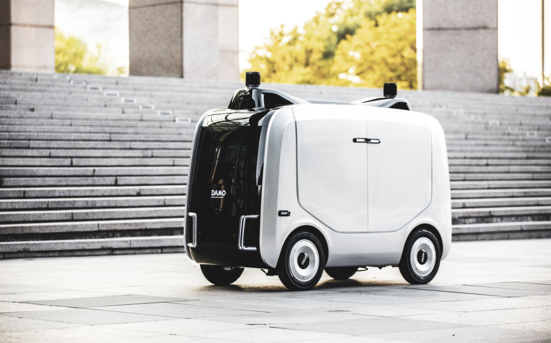 必赢中国新石器无人车支援顺德防控一线！能载千斤物资还当防控科普“大喇叭”｜直击群防群控(图1)