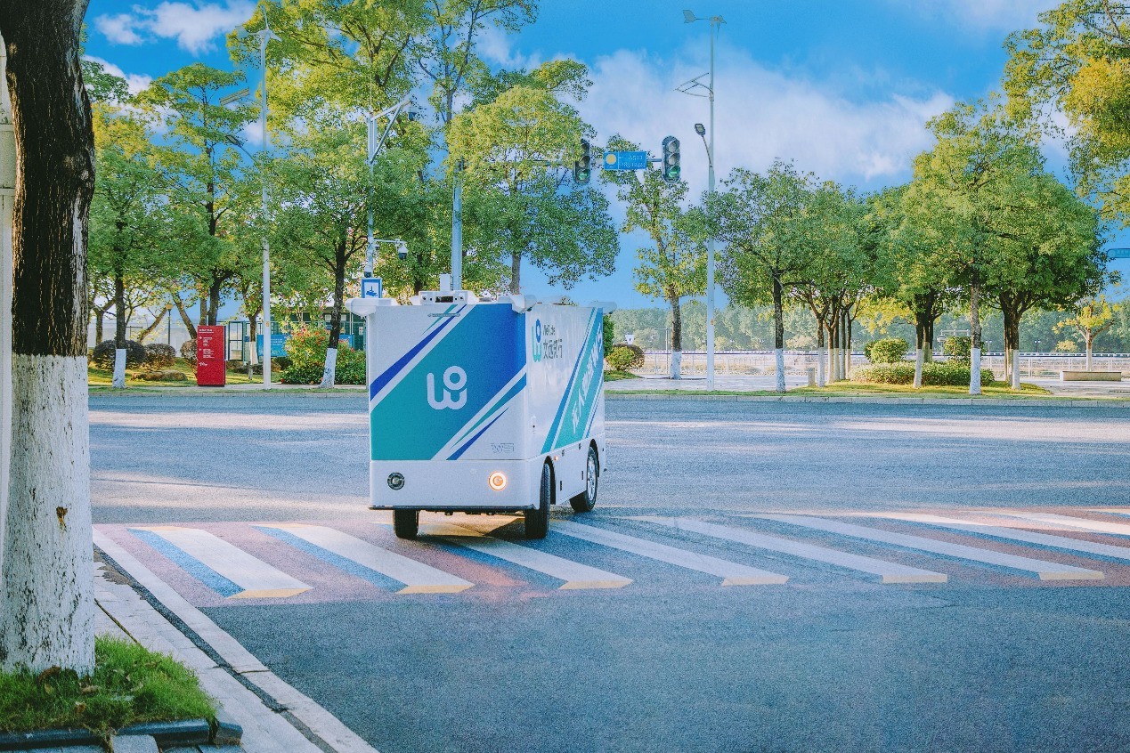 医十紫东申请用于载人及物流的小型载具及其无人智能驾驶系统专利提高小型载具运输效率和智能化水平(图1)