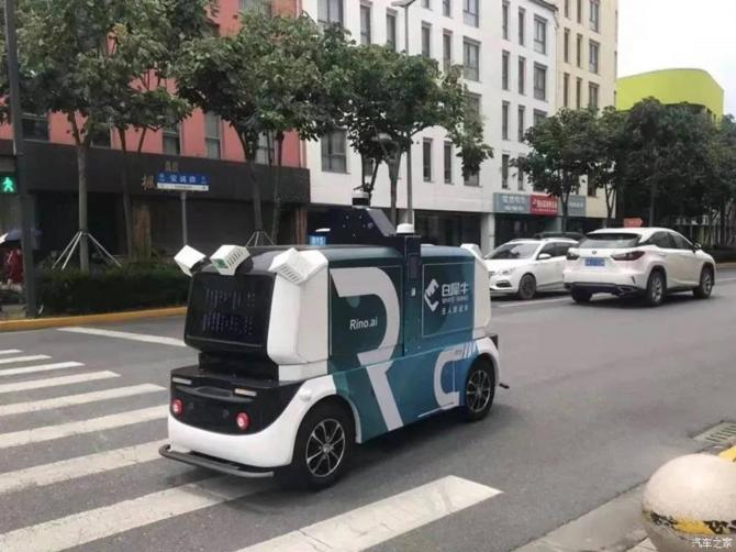 太和县无人快递车上线智慧物流开启自动化新篇章(图1)