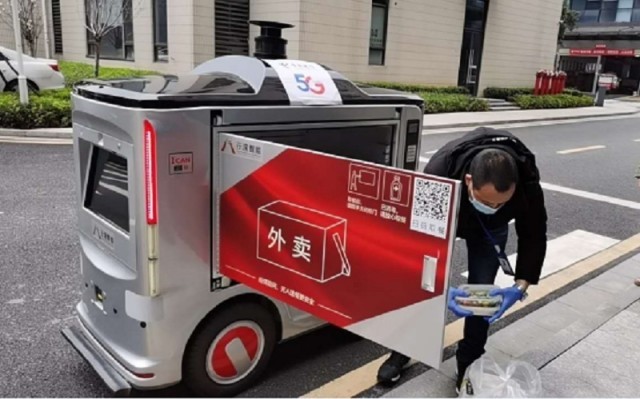 梁平启用快递无人车 开启智慧物流新体验(图1)