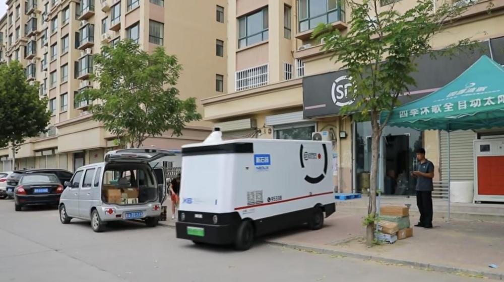 山西临猗县迎来“无人快递员”(图2)