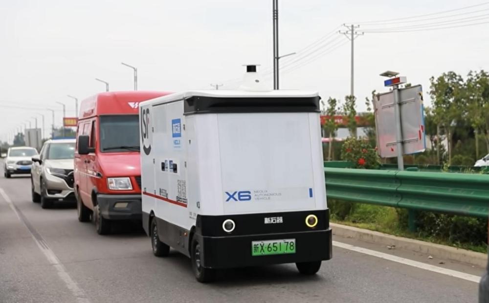 山西临猗县迎来“无人快递员”(图3)