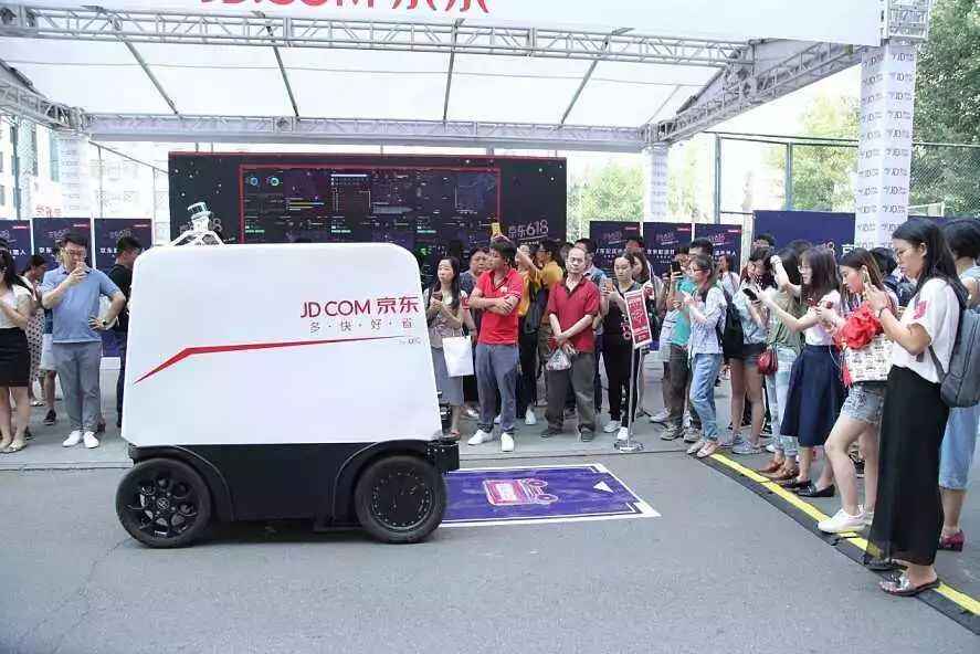 必赢中国无人配送车即将满街跑能躲路人能看红绿灯(图7)