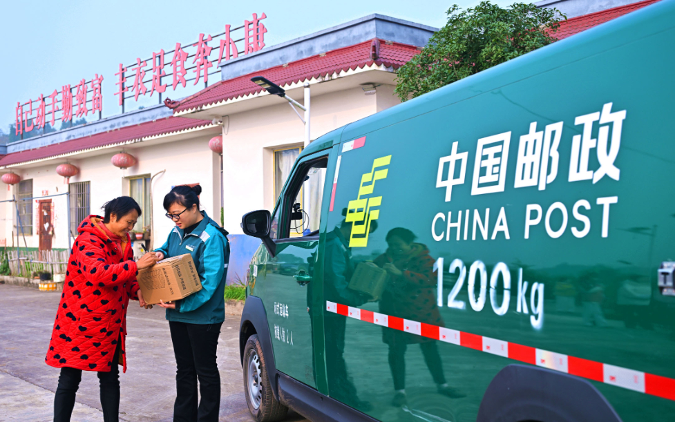 我国快递年业务量首次突破1800亿件(图1)
