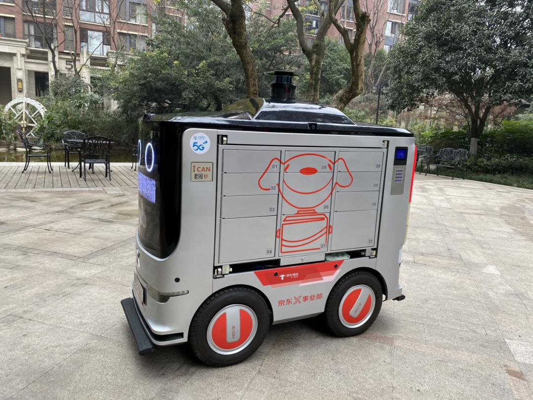 淄博博山交警巧用“无人车”乡间路上喊话讲安全(图1)