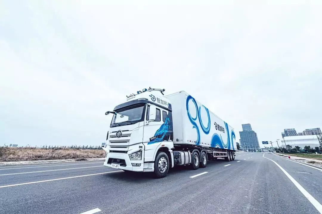 十堰首必赢中国辆无人驾驶快递配送车上路试运营(图1)