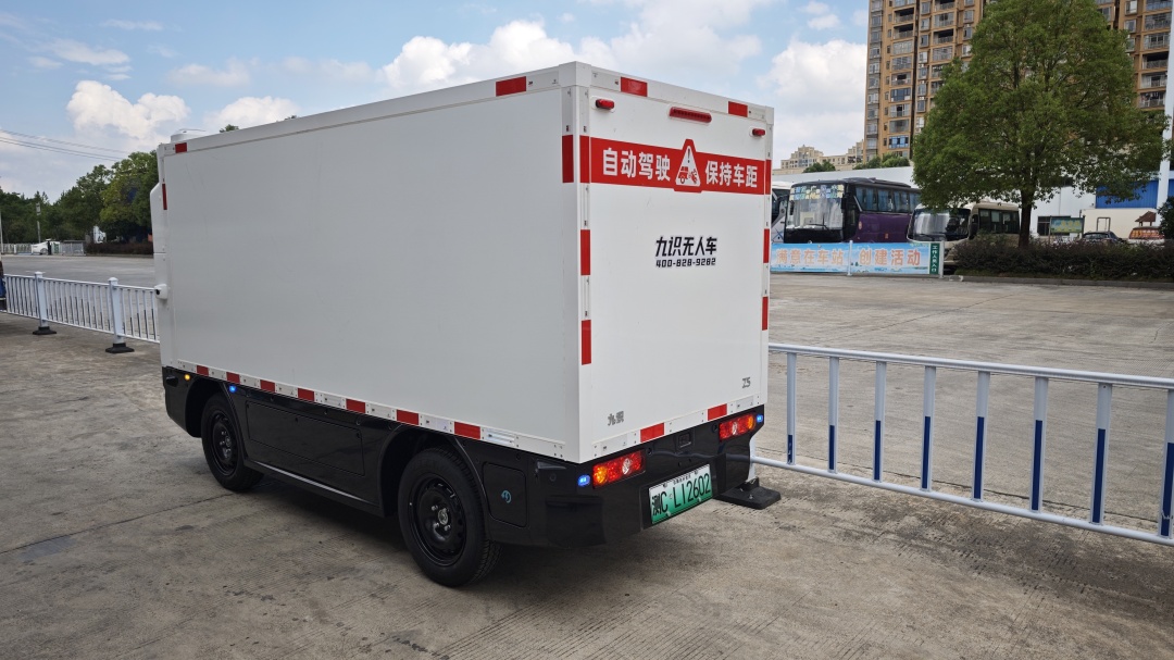 无人车助力快递业转型：新石器CEO透露2025年海外输出1万台计划(图1)