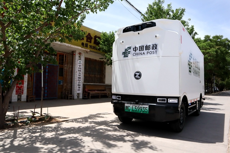 甘肃临泽无人快递车上路乡村包裹投递提速(图2)