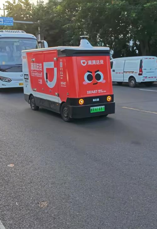 “十堰造”无人驾驶商用物流车试制成功具备L45级全无人托管能力(图1)