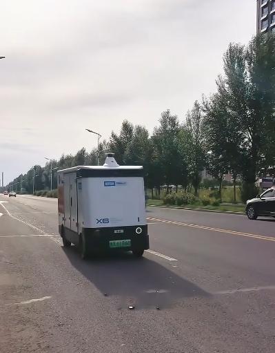 张家口一地已启用！无人驾驶快递车来了！(图1)