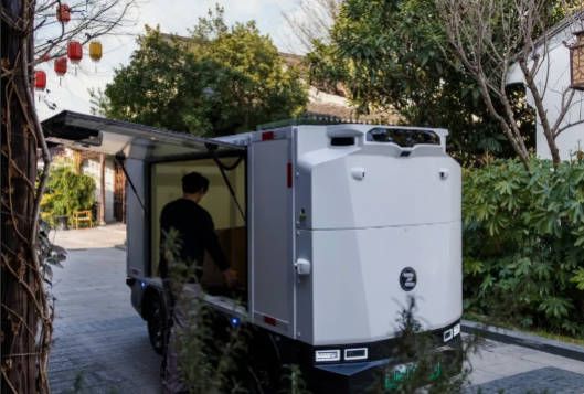 马路判官凭啥横走？无人物流车2万就能买千亿赛道卷疯了！(图1)